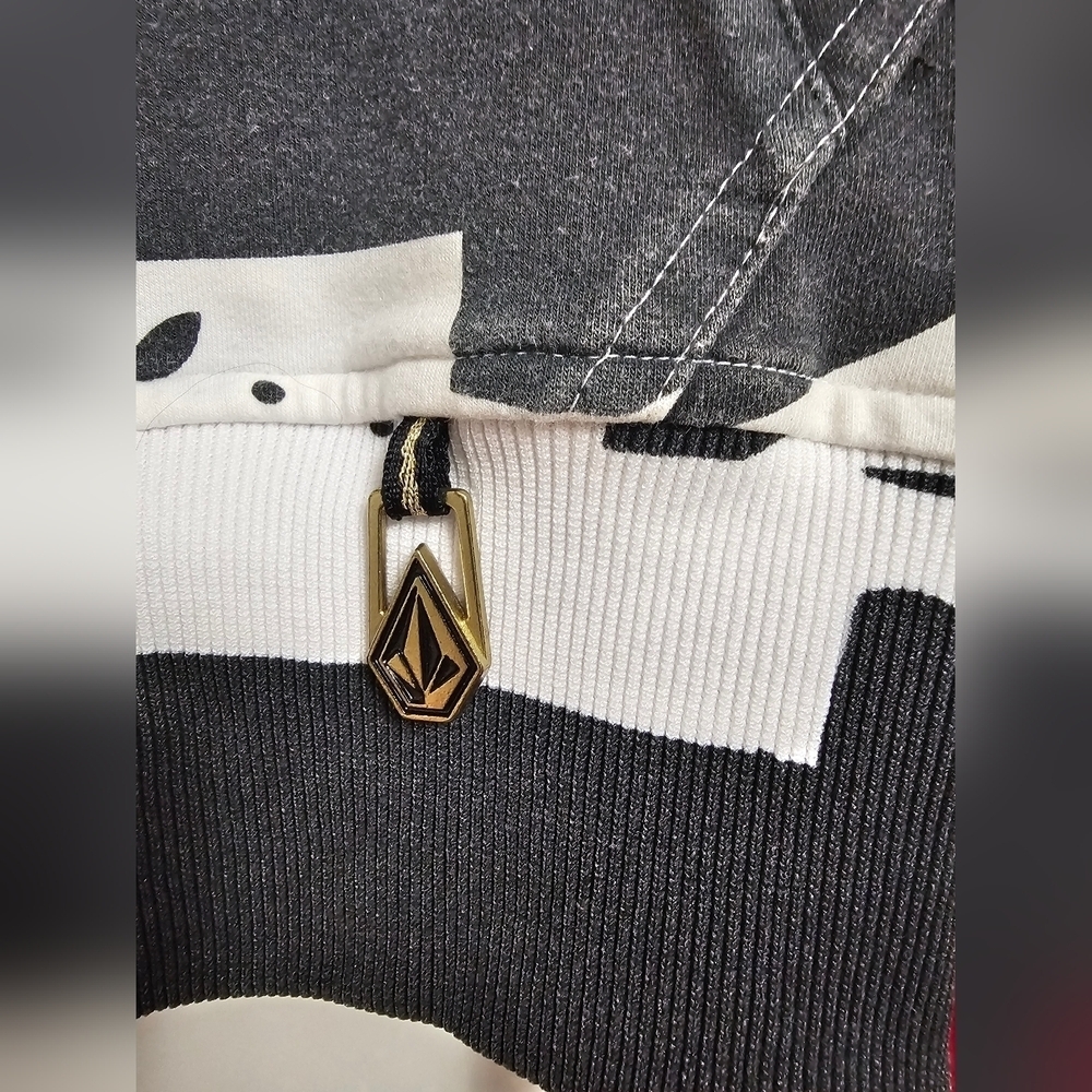Volcom Full Zip Sweatshirt - Picture 11 of 16